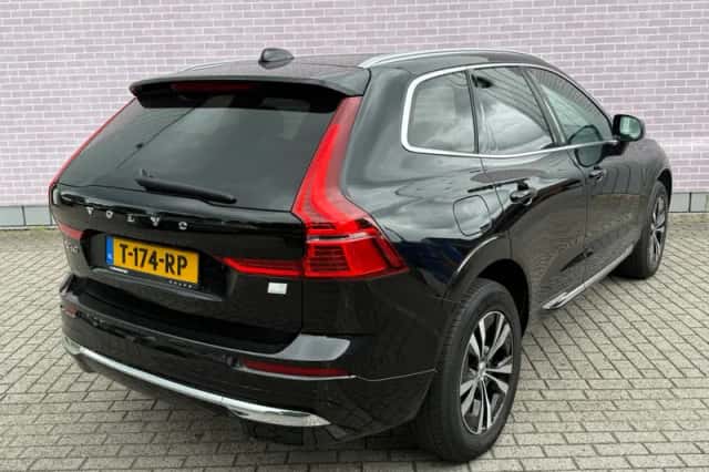Volvo XC60 (2022) thumbnail 2
