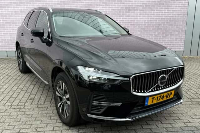 Volvo XC60 (2022) thumbnail 3
