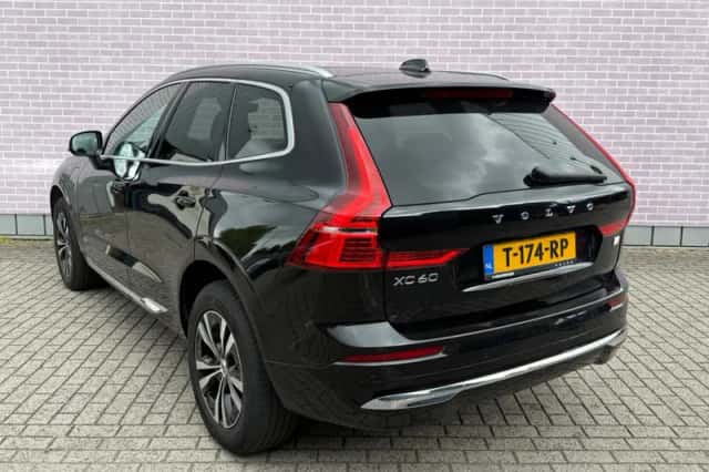 Volvo XC60 (2022) thumbnail 4