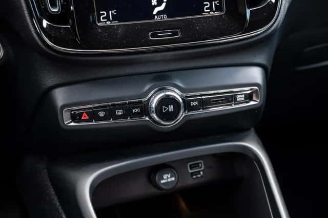 Volvo XC40 (2022) thumbnail 24