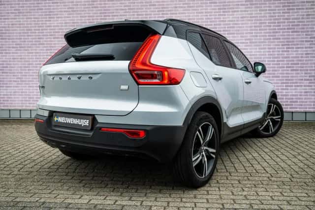 Volvo XC40 (2021) thumbnail 2