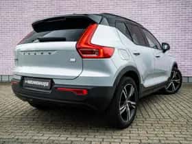 Volvo XC40 thumbnail 2