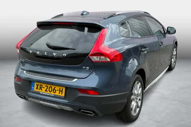 Volvo V40 (2019) thumbnail 2