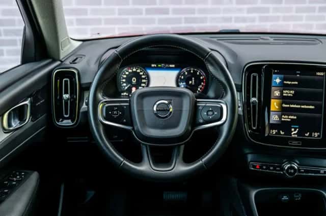 Volvo XC40 (2020) thumbnail 3