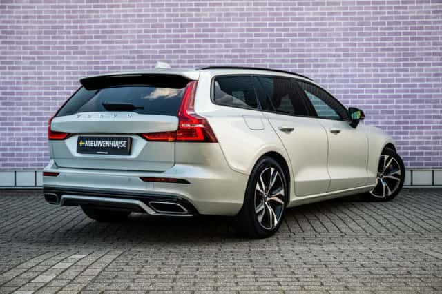 Volvo V60 (2021) thumbnail 2