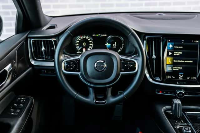 Volvo V60 (2021) thumbnail 3