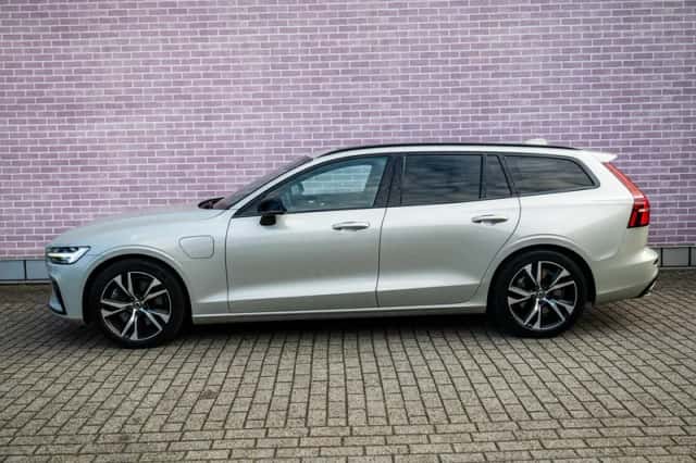 Volvo V60 (2021) thumbnail 4