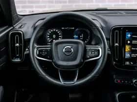 Volvo XC40 thumbnail 3