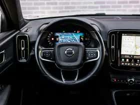 Volvo XC40 (2023) thumbnail 3