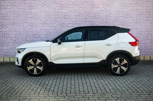 Volvo XC40 (2023) thumbnail 4