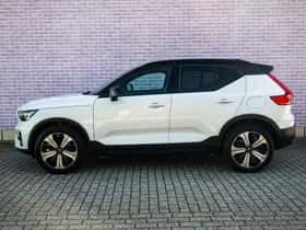Volvo XC40 (2023) thumbnail 4