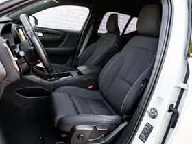 Volvo XC40 (2023) thumbnail 6