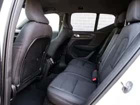 Volvo XC40 (2023) thumbnail 7