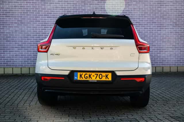 Volvo XC40 (2023) thumbnail 9