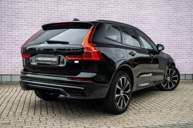 Volvo XC60 (2023) thumbnail 2