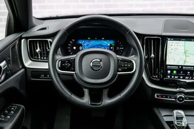 Volvo XC60 (2023) thumbnail 3