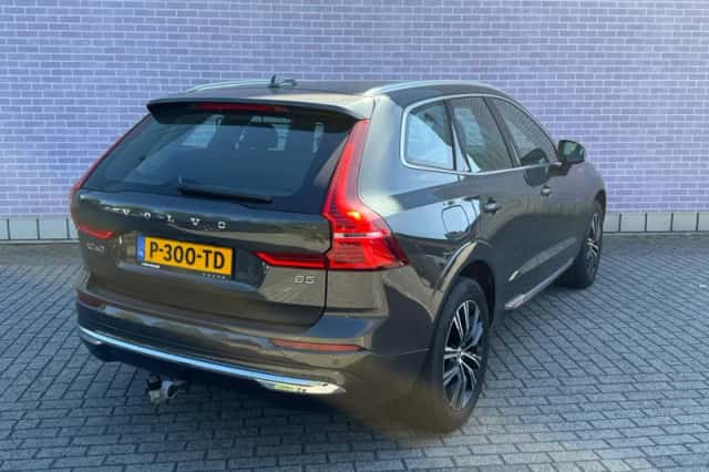Volvo XC60 (2022) thumbnail 2