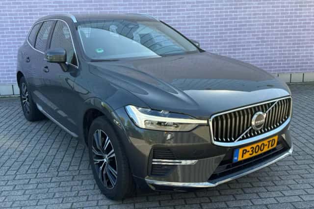 Volvo XC60 (2022) thumbnail 3