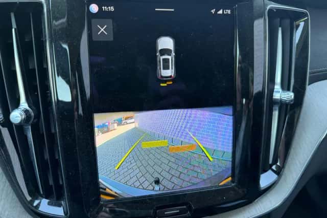 Volvo XC60 (2022) thumbnail 6