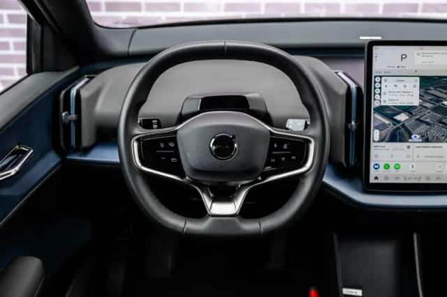 Volvo EX30 (2024) thumbnail 5