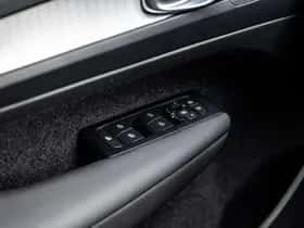 Volvo XC40 (2022) thumbnail 22