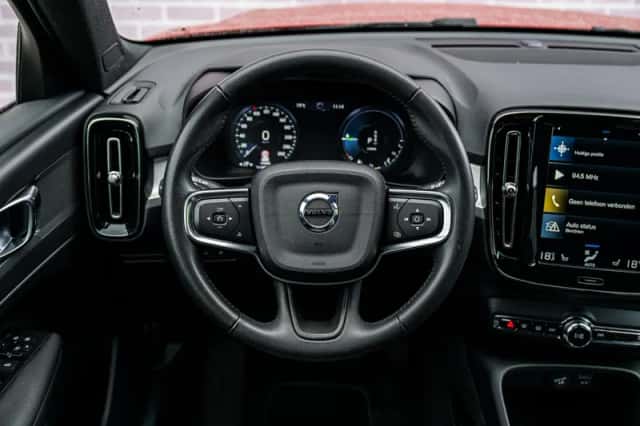 Volvo XC40 (2021) thumbnail 3