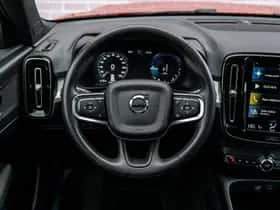 Volvo XC40 thumbnail 3