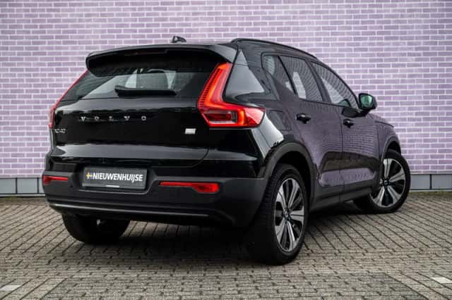 Volvo XC40 (2022) thumbnail 2