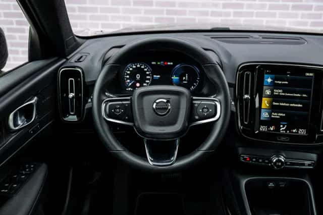 Volvo XC40 (2022) thumbnail 3