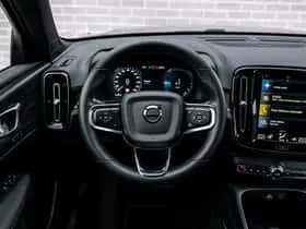 Volvo XC40 thumbnail 3