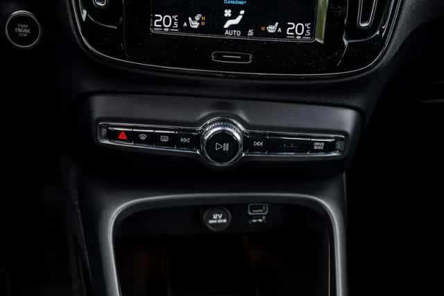Volvo XC40 (2022) thumbnail 25