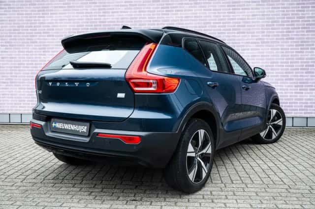 Volvo XC40 (2022) thumbnail 2