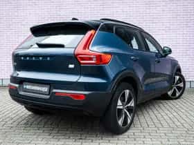 Volvo XC40 thumbnail 2