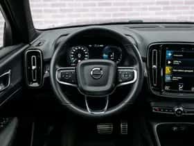 Volvo XC40 thumbnail 3