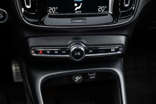 Volvo XC40 (2022) thumbnail 22