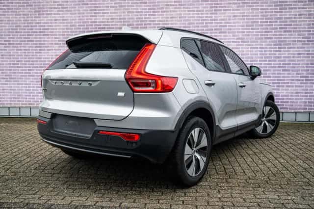 Volvo XC40 (2023) thumbnail 2