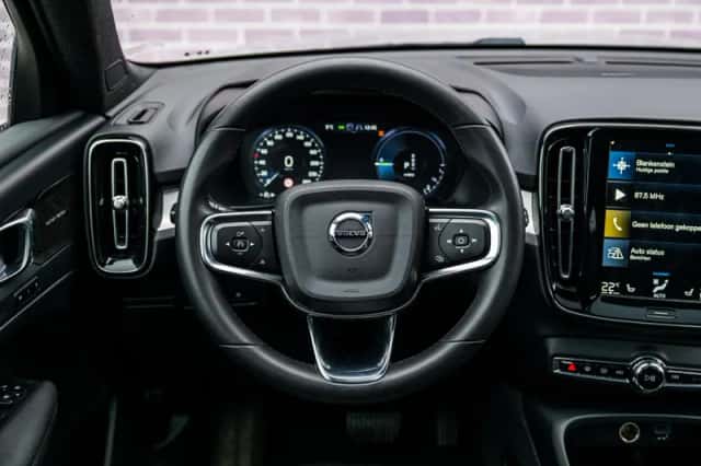 Volvo XC40 (2023) thumbnail 3