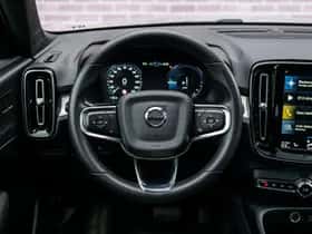 Volvo XC40 thumbnail 3