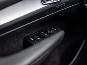 Volvo XC40 thumbnail 25