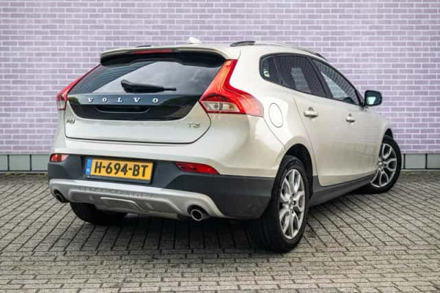 Volvo V40 (2019) thumbnail 2