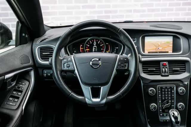 Volvo V40 (2019) thumbnail 3