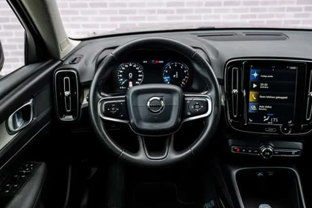 Volvo XC40 (2020) thumbnail 3