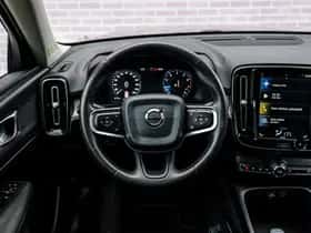 Volvo XC40 thumbnail 3