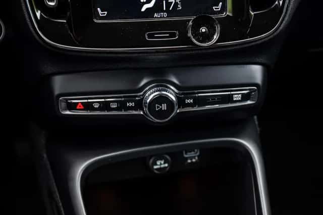 Volvo XC40 (2020) thumbnail 24