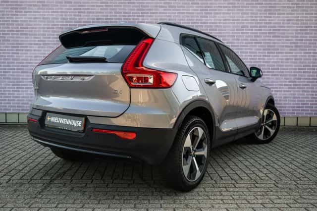 Volvo XC40 (2025) thumbnail 2