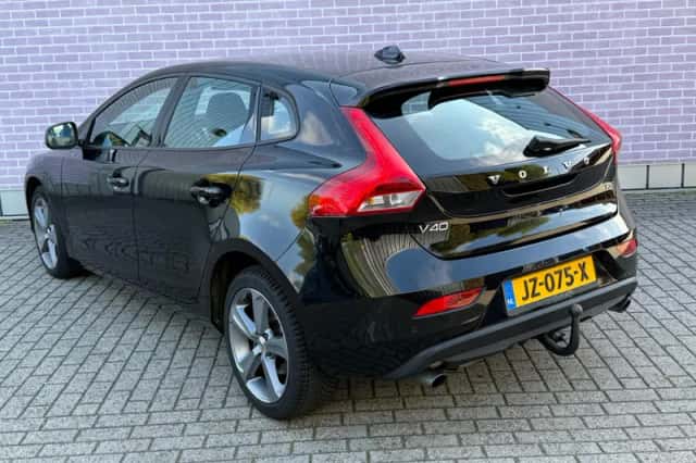 Volvo V40 (2016) thumbnail 2