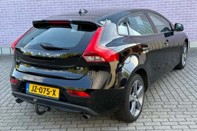 Volvo V40 (2016) thumbnail 3