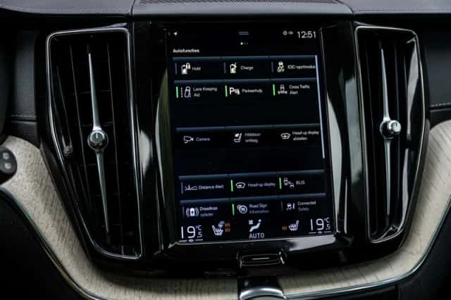 Volvo XC60 (2021) thumbnail 18