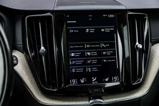 Volvo XC60 (2021) thumbnail 19
