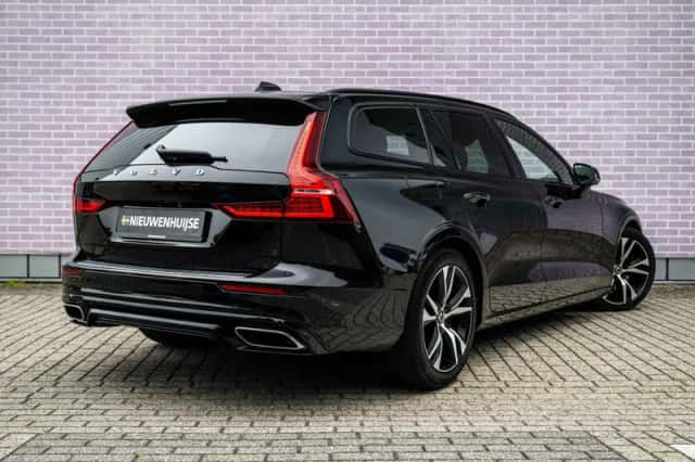 Volvo V60 (2021) thumbnail 2